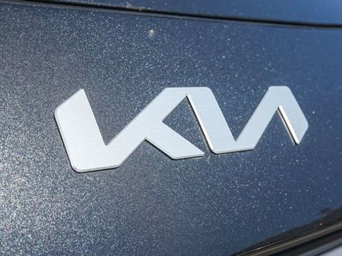 Used 2025 Kia Niro EX FWD image 6