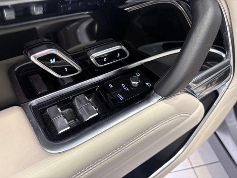 Used 2025 Land Rover Range Rover SE AWD/4WD image 35