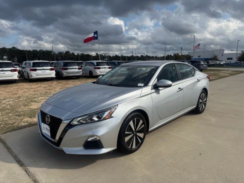 Used 2021 Nissan Altima 2.5 SV image 4