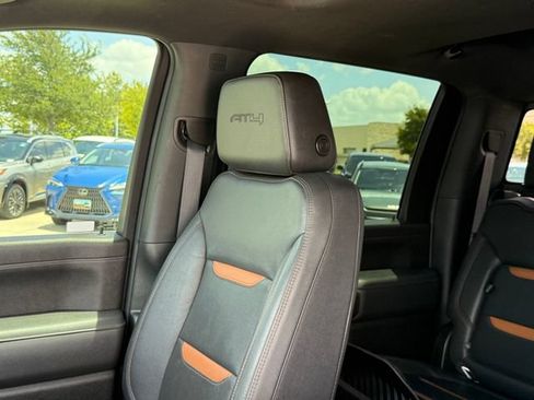 Used 2022 GMC Sierra 2500 AT4 w/ AT4 Preferred Package AWD/4WD image 11