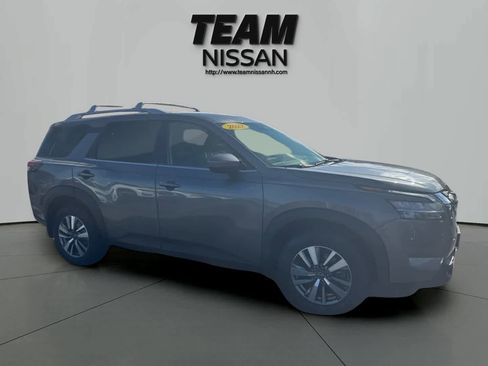 Used 2022 Nissan Pathfinder SL image 12