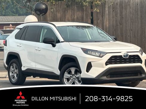 Used 2022 Toyota RAV4 LE AWD/4WD image 2