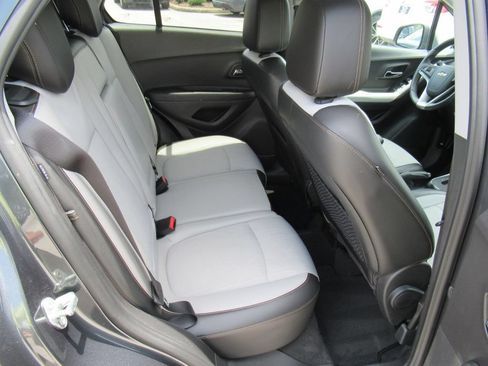 Used 2018 Chevrolet Trax LT w/ Driver Confidence Package FWD image 28