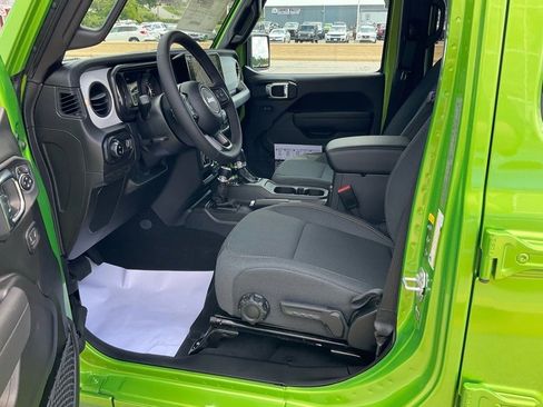 New 2025 Jeep Gladiator Sport image 5