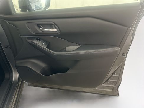 Used 2024 Nissan Rogue SV AWD/4WD image 32
