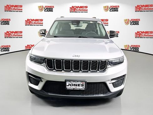 Used 2023 Jeep Grand Cherokee Laredo w/ Luxury Tech Group I AWD/4WD image 13