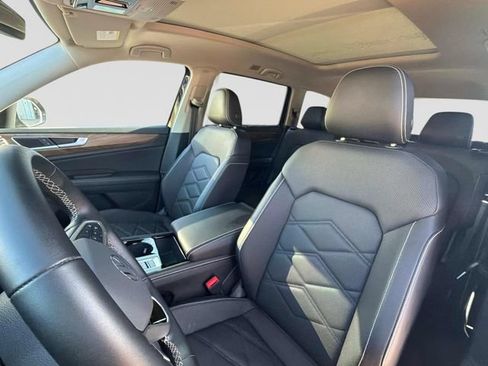 Used 2025 Volkswagen Atlas SE AWD/4WD image 25