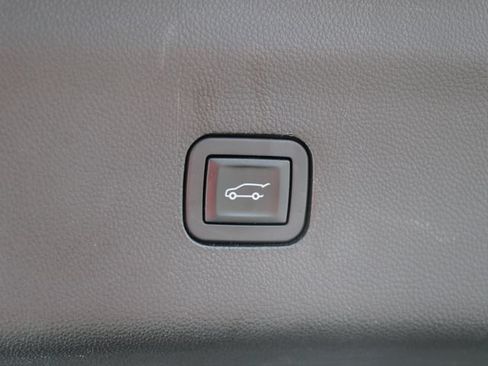 Used 2020 Buick Enclave Essence FWD image 12