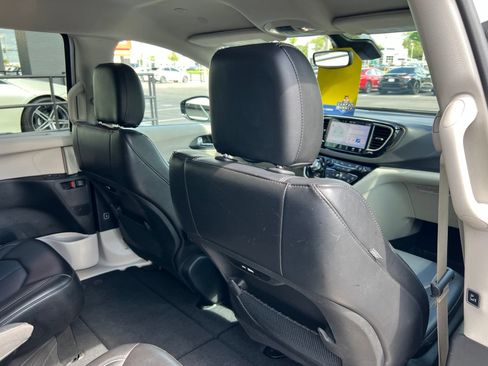Used 2024 Chrysler Pacifica Touring-L FWD image 54