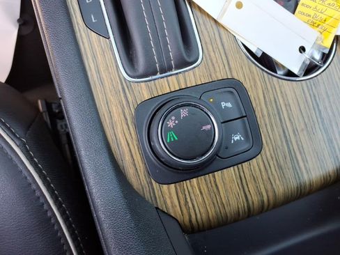 Used 2018 GMC Acadia Denali FWD image 28