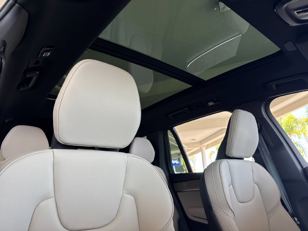 New 2026 Volvo XC90 T8 Plus w/ Protection Package Premier AWD/4WD image 17