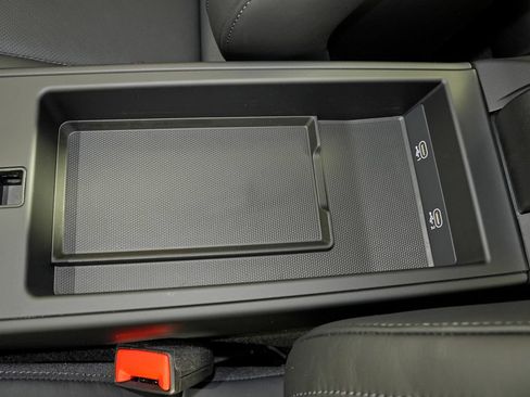 Certified 2024 Porsche 911 Carrera RWD image 37