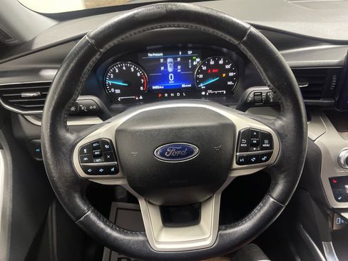 Used 2022 Ford Explorer XLT w/ Equipment Group 202A AWD/4WD image 30