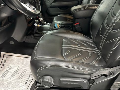 Used 2020 Jeep Wrangler Unlimited Sahara image 13