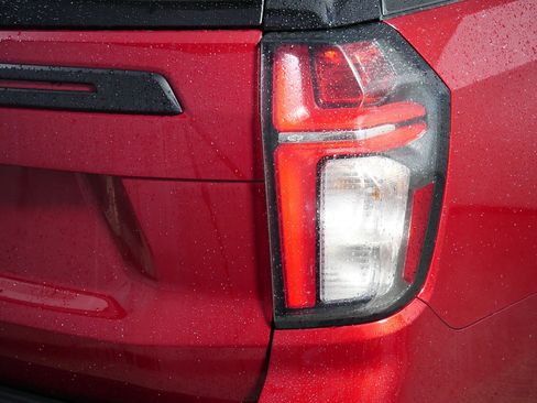 Used 2023 Chevrolet Tahoe Z71 w/ Luxury Package AWD/4WD image 17