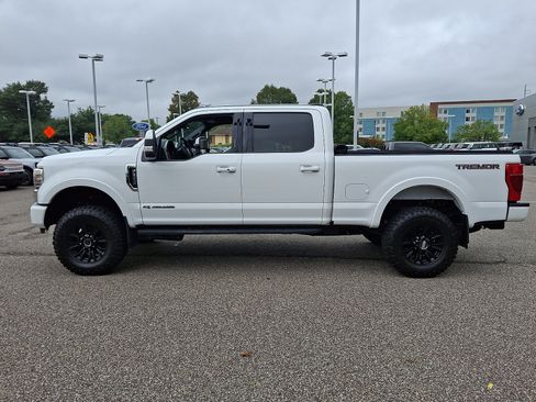 Certified 2022 Ford F350 Lariat w/ Tremor Off-Road Package AWD/4WD image 6