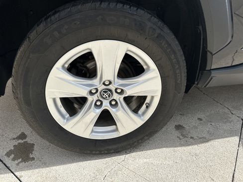 Used 2021 Toyota RAV4 LE AWD/4WD image 14