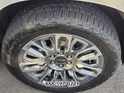 Used 2023 GMC Yukon XL Denali Ultimate w/ LPO, Floor Liner Package AWD/4WD image 10