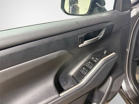Used 2023 Toyota Highlander XLE image 14