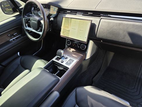Certified 2023 Land Rover Range Rover SE image 27