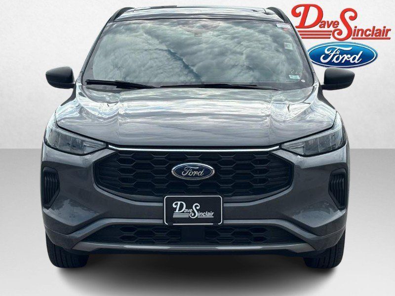 Used 2024 Ford Escape ST-Line w/ Tech Pack #1 AWD/4WD image 2