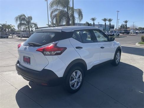 Used 2020 Nissan Kicks S image 8