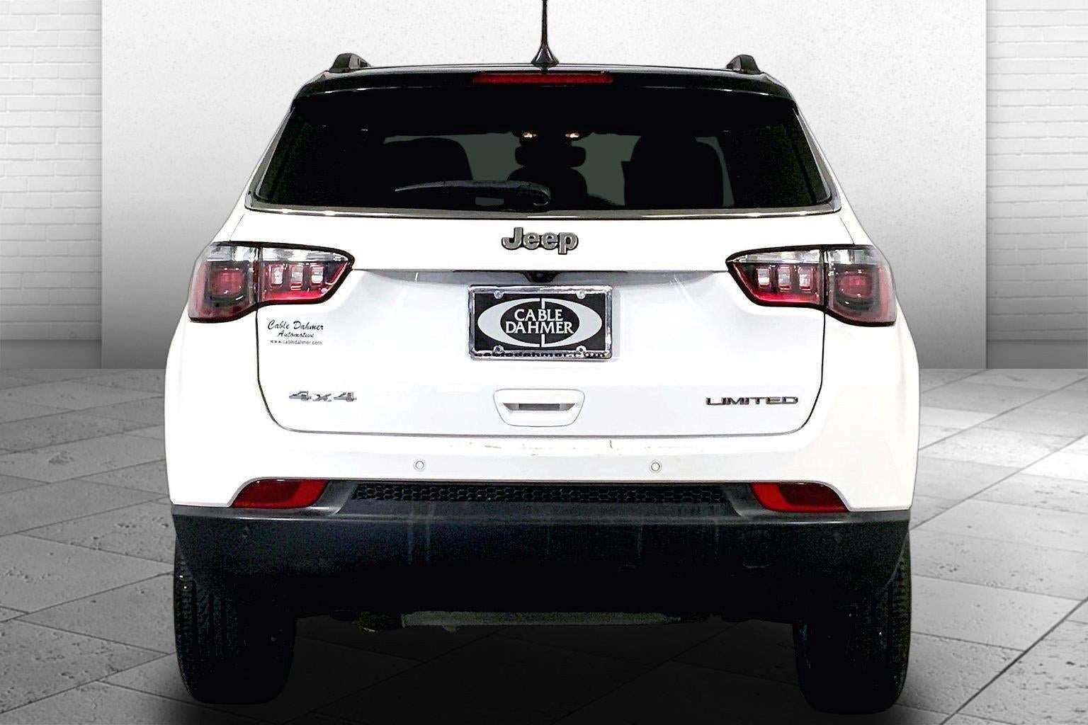 Used 2025 Jeep Compass Limited AWD/4WD image 3