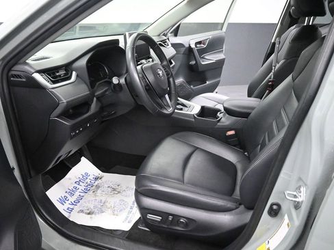 Used 2023 Toyota RAV4 XLE Premium image 31