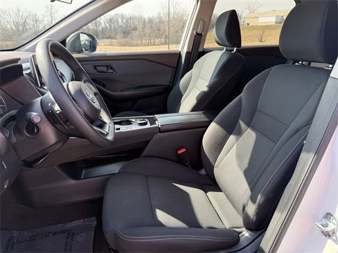 Used 2023 Nissan Rogue S image 18