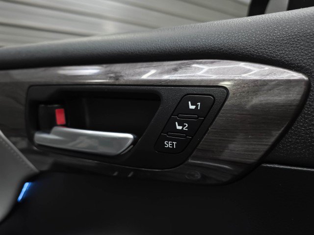Used 2021 Toyota Highlander Limited AWD/4WD image 35