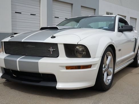 Used 2007 Ford Mustang GT RWD image 3