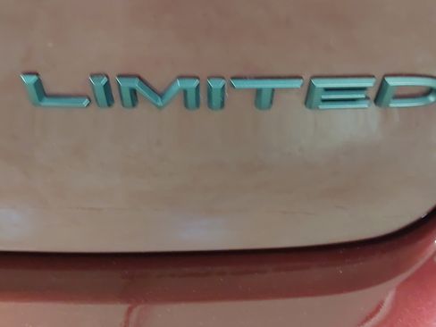 Used 2023 Chrysler Pacifica Limited w/ S Appearance Package image 33