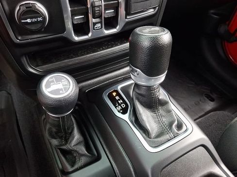 Used 2023 Jeep Wrangler Unlimited AWD/4WD image 14