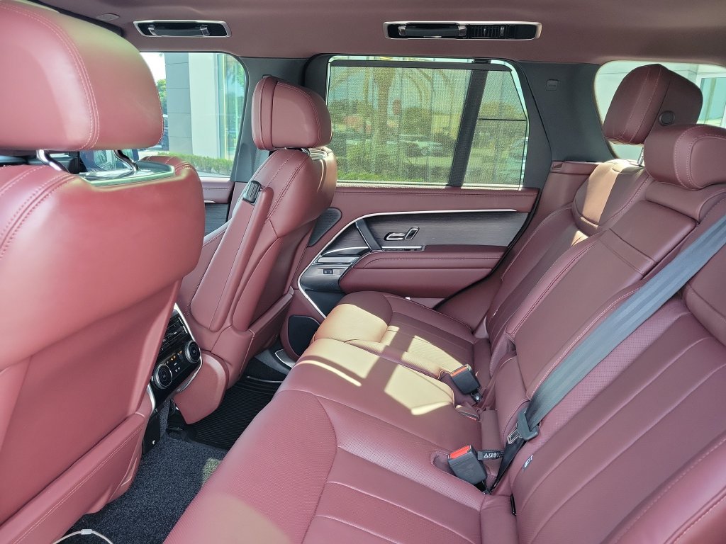 Certified 2025 Land Rover Range Rover SE AWD/4WD image 16