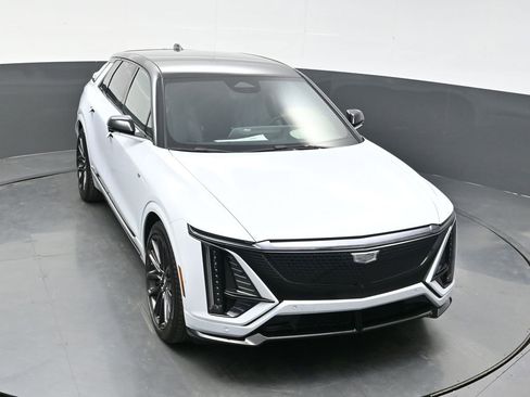 New 2026 Cadillac Lyriq V AWD/4WD image 17