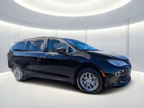 New 2026 Chrysler Voyager LX image 2