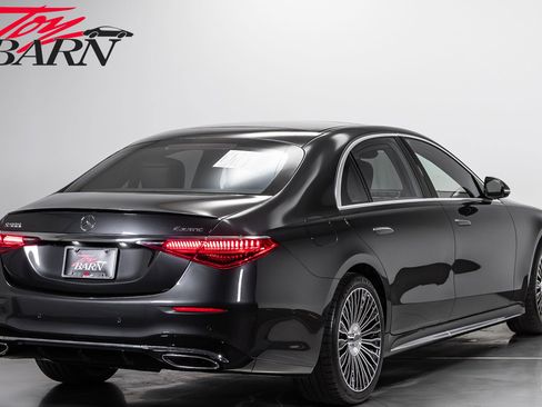 Used 2023 Mercedes-Benz S 500 4MATIC w/ AMG Line image 5