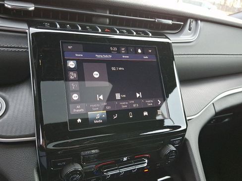 New 2025 Jeep Grand Cherokee L Laredo image 12