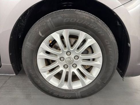 Used 2015 Toyota Sienna XLE image 14