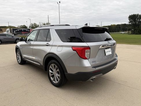 Used 2022 Ford Explorer Limited AWD/4WD image 3