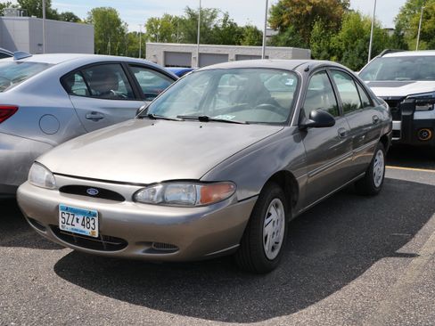 Used 2001 Ford Escort Sedan FWD image 3