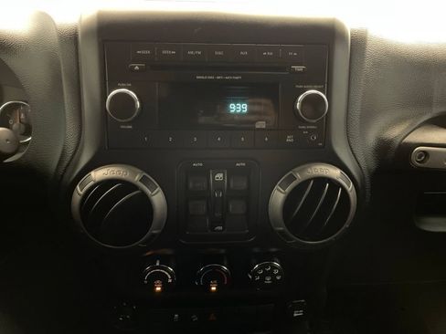 Used 2018 Jeep Wrangler Unlimited Sport S AWD/4WD image 13