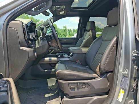 Used 2024 Chevrolet Silverado 2500 ZR2 w/ Technology Package AWD/4WD image 13