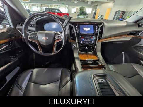 Used 2019 Cadillac Escalade ESV Luxury image 11