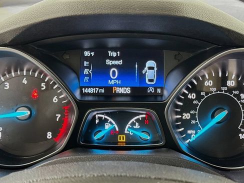 Used 2017 Ford Escape SE w/ Equipment Group 201A FWD image 10