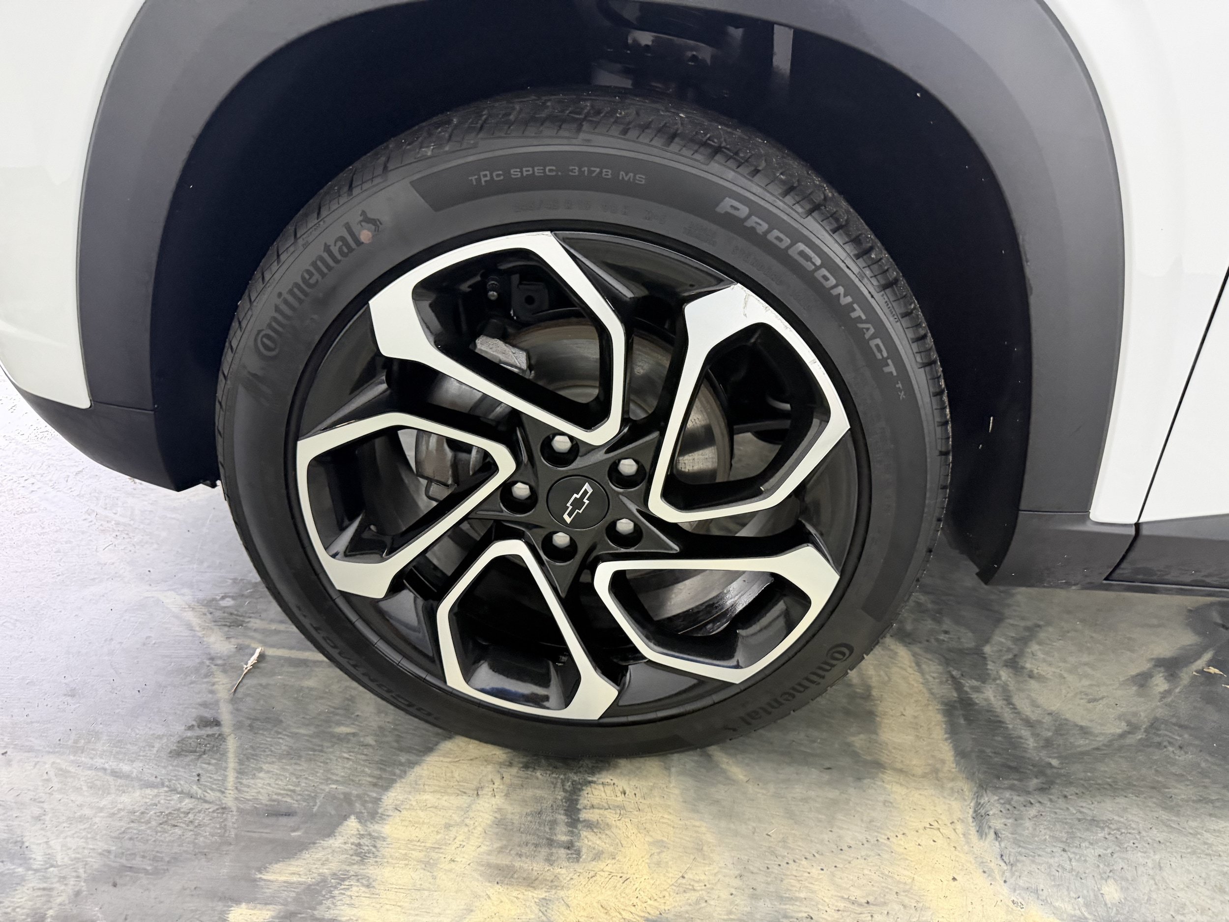 Used 2024 Chevrolet Trax RS w/ Sunroof Package FWD image 29