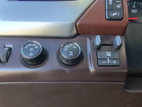 Used 2015 Chevrolet Suburban LTZ AWD/4WD image 18