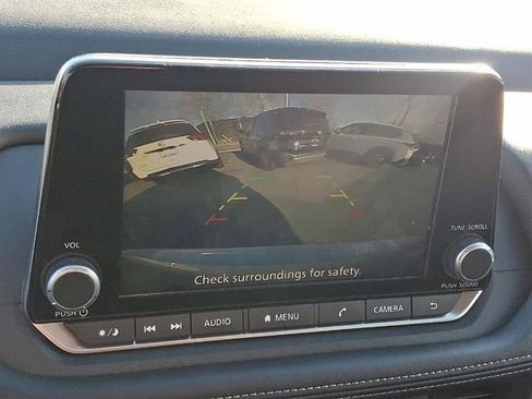 Used 2024 Nissan Rogue SV image 18