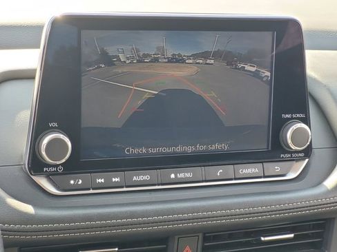 Used 2024 Nissan Rogue SV image 25