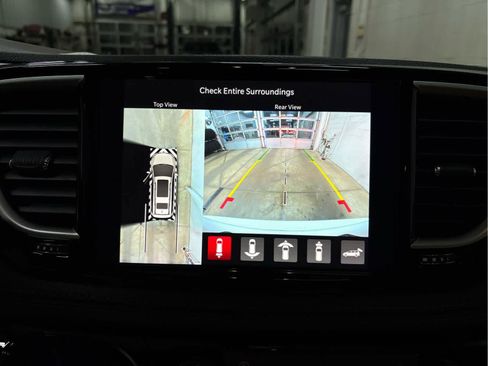 New 2026 Chrysler Pacifica Pinnacle w/ Trailer Tow Group FWD image 15
